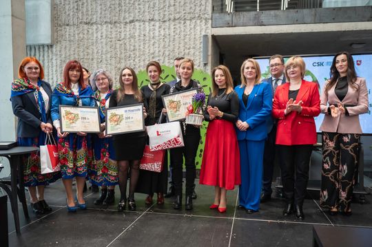 VI Wojewódzki Konkurs na Palmę i Pisankę Wielkanocną VI Wojewódzki Konkurs na Palmę i Pisankę Wielkanocną