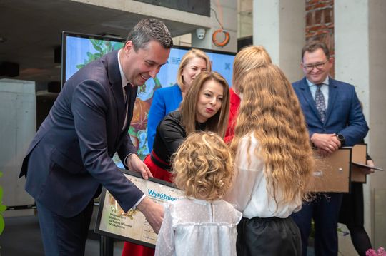 VI Wojewódzki Konkurs na Palmę i Pisankę Wielkanocną VI Wojewódzki Konkurs na Palmę i Pisankę Wielkanocną