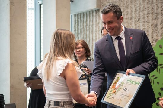 VI Wojewódzki Konkurs na Palmę i Pisankę Wielkanocną VI Wojewódzki Konkurs na Palmę i Pisankę Wielkanocną