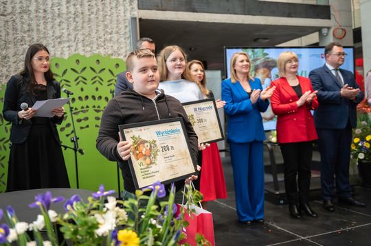 VI Wojewódzki Konkurs na Palmę i Pisankę Wielkanocną VI Wojewódzki Konkurs na Palmę i Pisankę Wielkanocną