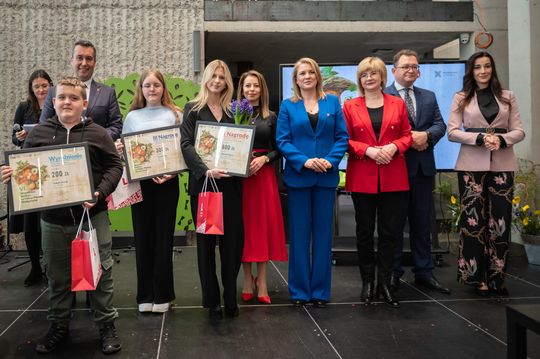 VI Wojewódzki Konkurs na Palmę i Pisankę Wielkanocną VI Wojewódzki Konkurs na Palmę i Pisankę Wielkanocną