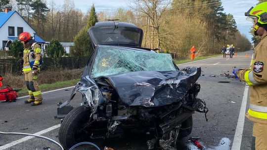 Pow. włodawski. Czołowe zderzenie osobówek w Dominiczynie [ZDJĘCIA]