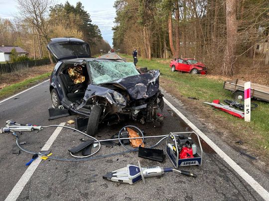 Pow. włodawski. Czołowe zderzenie osobówek w Dominiczynie [ZDJĘCIA]