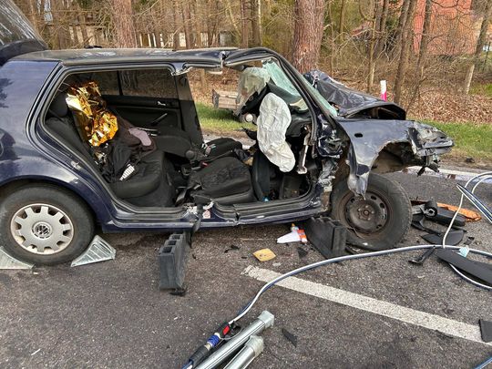 Pow. włodawski. Czołowe zderzenie osobówek w Dominiczynie [ZDJĘCIA]