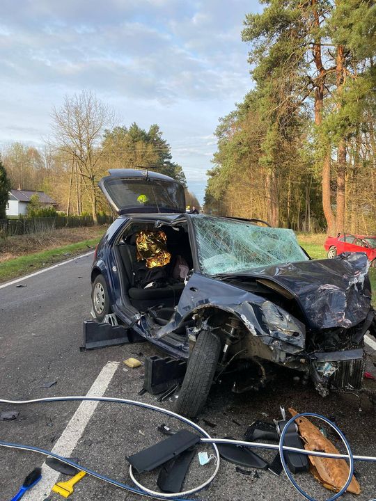 Pow. włodawski. Czołowe zderzenie osobówek w Dominiczynie [ZDJĘCIA]