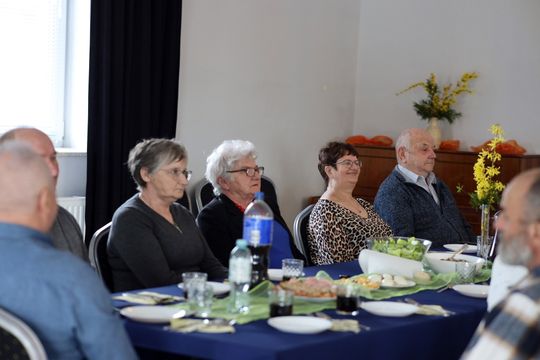 Gm. Leśniowice. Emeryci spotkali się na Misterium Wielkanocnym [GALERIA ZDJĘĆ]