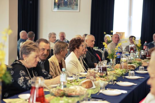 Gm. Leśniowice. Emeryci spotkali się na Misterium Wielkanocnym [GALERIA ZDJĘĆ]