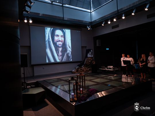 Misterium Męki Pańskiej w Chełmskiej Bibliotece Publicznej [GALERIA ZDJĘĆ]