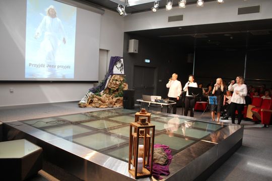 Misterium Męki Pańskiej w Chełmskiej Bibliotece Publicznej [GALERIA ZDJĘĆ]