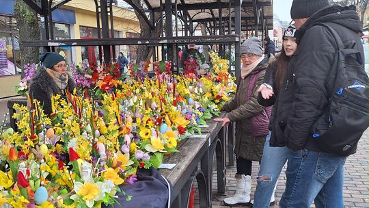 Chełm. Jarmark Wielkanocny na miejskim deptaku [GALERIA ZDJĘĆ]
