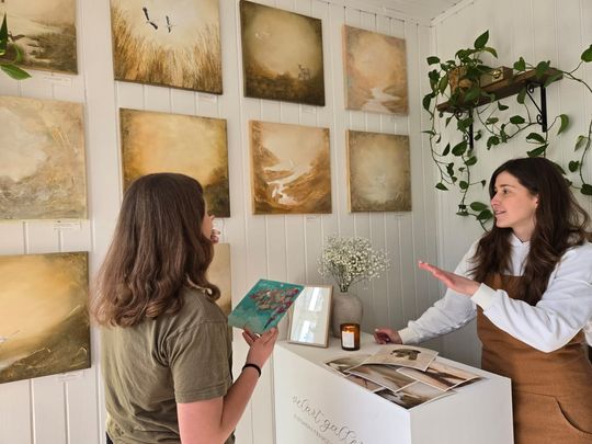 Ola Krawczuk vel Walczuk otworzyła minigalerię w zabytkowym kiosku w centrum Chełma [GALERIA ZDJĘĆ]