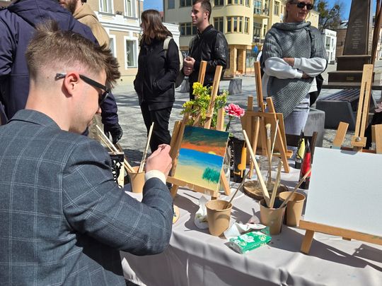 Ola Krawczuk vel Walczuk otworzyła minigalerię w zabytkowym kiosku w centrum Chełma [GALERIA ZDJĘĆ]