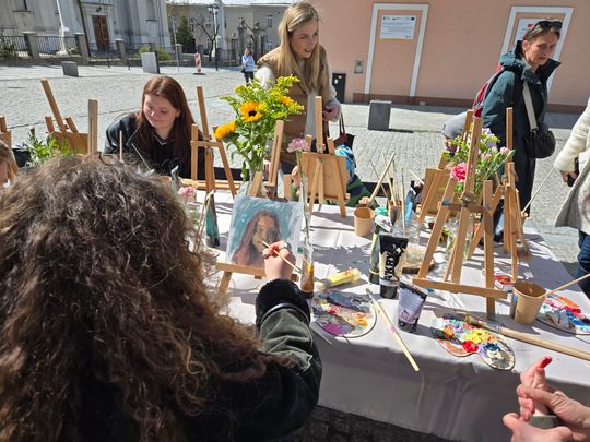 Ola Krawczuk vel Walczuk otworzyła minigalerię w zabytkowym kiosku w centrum Chełma [GALERIA ZDJĘĆ]