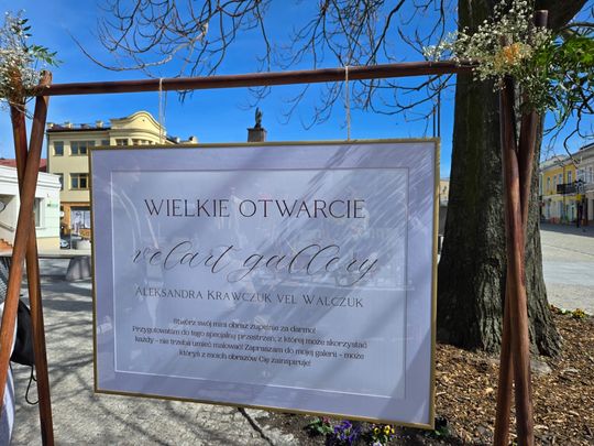 Ola Krawczuk vel Walczuk otworzyła minigalerię w zabytkowym kiosku w centrum Chełma [GALERIA ZDJĘĆ]