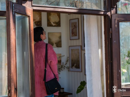 Ola Krawczuk vel Walczuk otworzyła minigalerię w zabytkowym kiosku w centrum Chełma [GALERIA ZDJĘĆ]