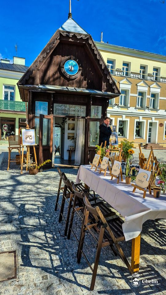 Ola Krawczuk vel Walczuk otworzyła minigalerię w zabytkowym kiosku w centrum Chełma [GALERIA ZDJĘĆ]