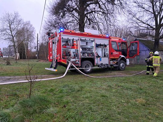Płonął dom w gminie Urszulin. Z ogniem walczyło 8 zastępów [ZDJĘCIA]