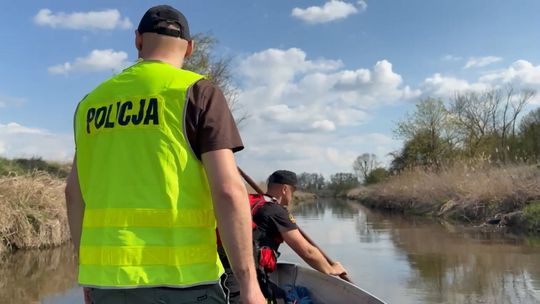 Szukają go z powietrza, wody i lądu [ZDJĘCIA]