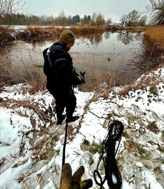 Szukają go z powietrza, wody i lądu [ZDJĘCIA]