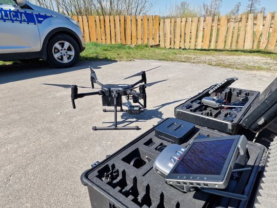 Szukają go z powietrza, wody i lądu [ZDJĘCIA]