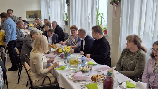 Chełm. Przedświąteczne spotkanie wielkanocne w Warsztacie Terapii Zajęciowej Caritas w Chełmie [GALERIA ZDJĘĆ]