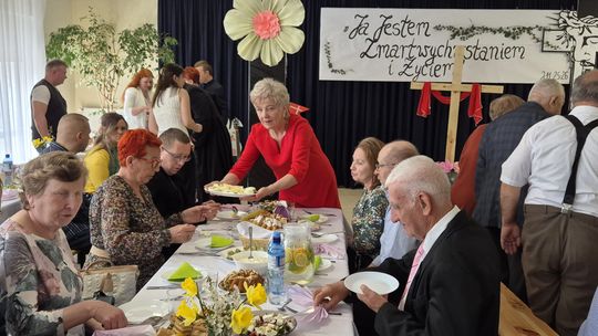 Chełm. Przedświąteczne spotkanie wielkanocne w Warsztacie Terapii Zajęciowej Caritas w Chełmie [GALERIA ZDJĘĆ]