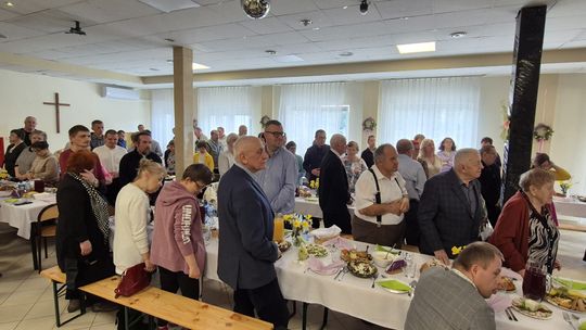 Chełm. Przedświąteczne spotkanie wielkanocne w Warsztacie Terapii Zajęciowej Caritas w Chełmie [GALERIA ZDJĘĆ]