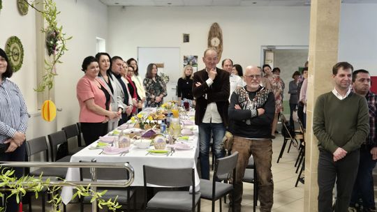 Chełm. Przedświąteczne spotkanie wielkanocne w Warsztacie Terapii Zajęciowej Caritas w Chełmie [GALERIA ZDJĘĆ]