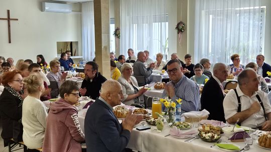 Chełm. Przedświąteczne spotkanie wielkanocne w Warsztacie Terapii Zajęciowej Caritas w Chełmie [GALERIA ZDJĘĆ]