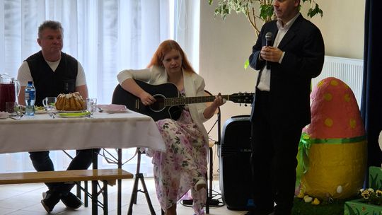 Chełm. Przedświąteczne spotkanie wielkanocne w Warsztacie Terapii Zajęciowej Caritas w Chełmie [GALERIA ZDJĘĆ]