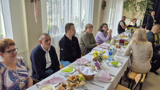 Chełm. Przedświąteczne spotkanie wielkanocne w Warsztacie Terapii Zajęciowej Caritas w Chełmie [GALERIA ZDJĘĆ]