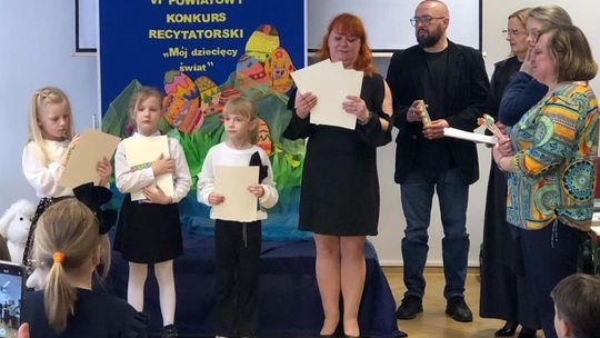 Finał VI Powiatowego Konkursu Recytatorskiego „Mój dziecięcy świat” [GALERIA ZDJĘĆ]