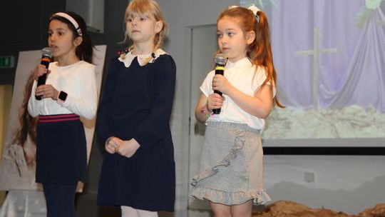 Misterium „Trzy Krzyże” w Chełmskiej Bibliotece Publicznej [GALERIA ZDJĘĆ]