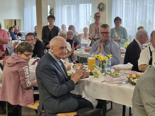 Chełm. Przedświąteczne spotkanie wielkanocne w Warsztacie Terapii Zajęciowej Caritas w Chełmie [GALERIA ZDJĘĆ]