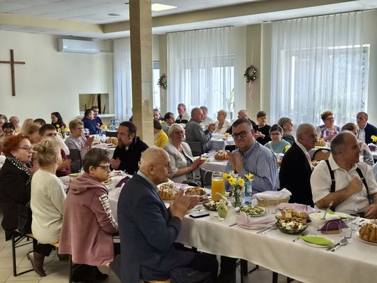 Chełm. Przedświąteczne spotkanie wielkanocne w Warsztacie Terapii Zajęciowej Caritas w Chełmie [GALERIA ZDJĘĆ]