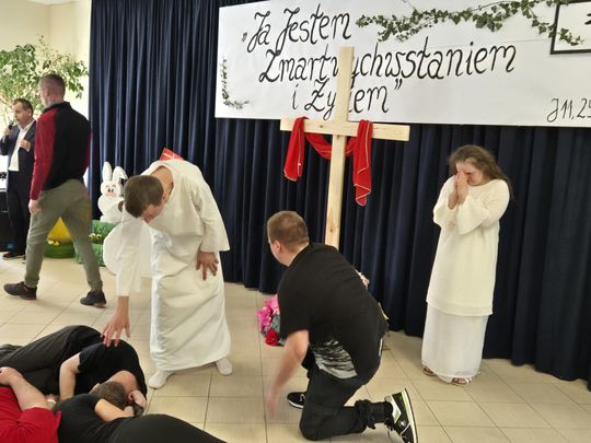 Chełm. Przedświąteczne spotkanie wielkanocne w Warsztacie Terapii Zajęciowej Caritas w Chełmie [GALERIA ZDJĘĆ]