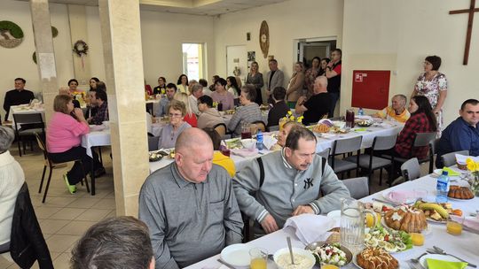 Chełm. Przedświąteczne spotkanie wielkanocne w Warsztacie Terapii Zajęciowej Caritas w Chełmie [GALERIA ZDJĘĆ]
