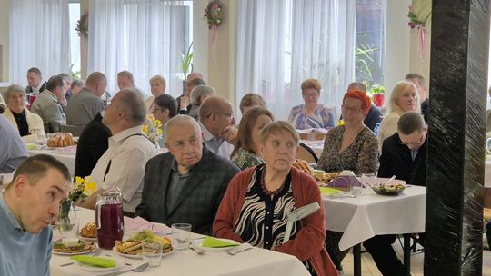 Chełm. Przedświąteczne spotkanie wielkanocne w Warsztacie Terapii Zajęciowej Caritas w Chełmie [GALERIA ZDJĘĆ]