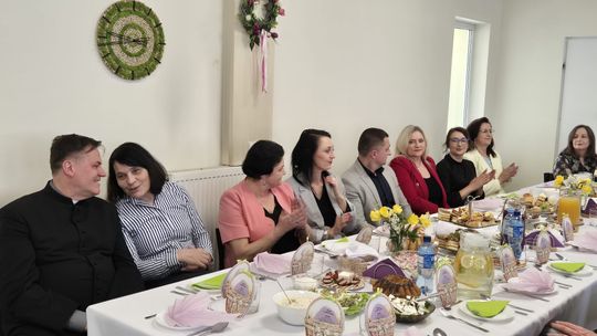 Chełm. Przedświąteczne spotkanie wielkanocne w Warsztacie Terapii Zajęciowej Caritas w Chełmie [GALERIA ZDJĘĆ]