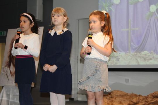 Misterium „Trzy Krzyże” w Chełmskiej Bibliotece Publicznej [GALERIA ZDJĘĆ]