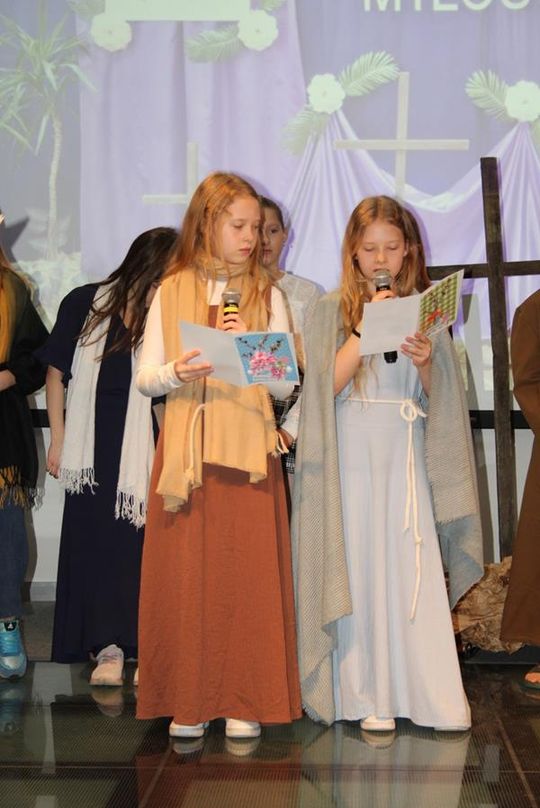 Misterium „Trzy Krzyże” w Chełmskiej Bibliotece Publicznej [GALERIA ZDJĘĆ]