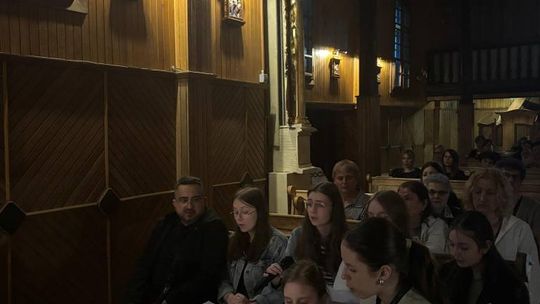 Gm. Wierzbica. Droga Krzyżowa i Liturgia Męki Pańskiej w parafii w Olchowcu [GALERIA ZDJĘĆ]