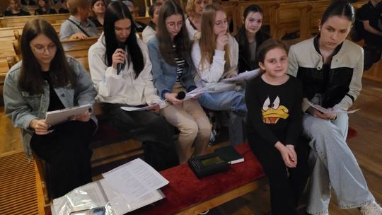Gm. Wierzbica. Droga Krzyżowa i Liturgia Męki Pańskiej w parafii w Olchowcu [GALERIA ZDJĘĆ]
