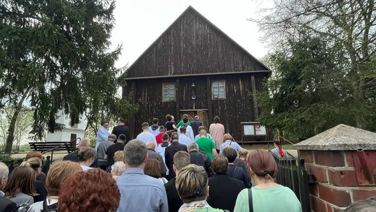 Gm. Wierzbica. Droga Krzyżowa i Liturgia Męki Pańskiej w parafii w Olchowcu [GALERIA ZDJĘĆ]