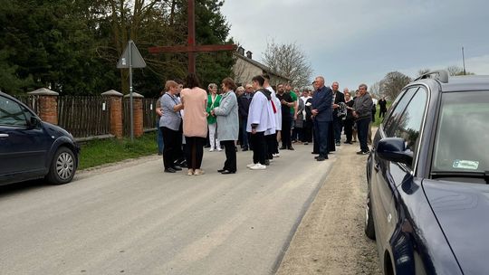 Gm. Wierzbica. Droga Krzyżowa i Liturgia Męki Pańskiej w parafii w Olchowcu [GALERIA ZDJĘĆ]