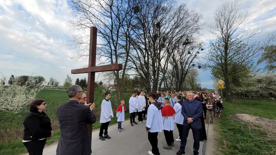 Gm. Wierzbica. Droga Krzyżowa i Liturgia Męki Pańskiej w parafii w Olchowcu [GALERIA ZDJĘĆ]