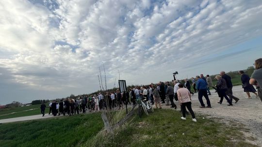 Gm. Wierzbica. Droga Krzyżowa i Liturgia Męki Pańskiej w parafii w Olchowcu [GALERIA ZDJĘĆ]