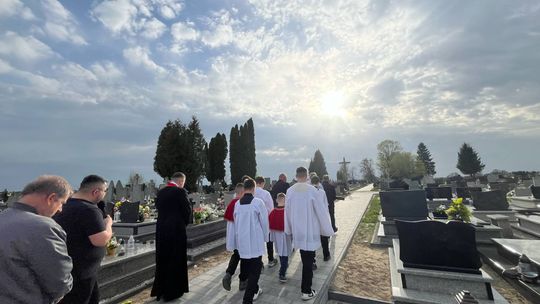 Gm. Wierzbica. Droga Krzyżowa i Liturgia Męki Pańskiej w parafii w Olchowcu [GALERIA ZDJĘĆ]