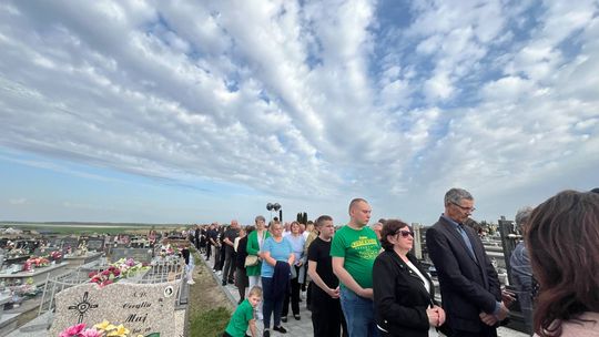 Gm. Wierzbica. Droga Krzyżowa i Liturgia Męki Pańskiej w parafii w Olchowcu [GALERIA ZDJĘĆ]