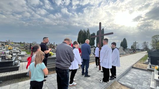 Gm. Wierzbica. Droga Krzyżowa i Liturgia Męki Pańskiej w parafii w Olchowcu [GALERIA ZDJĘĆ]